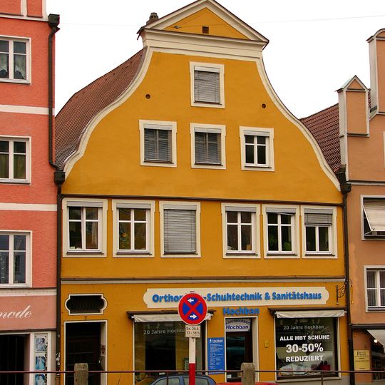 Wohn- und Geschäftshaus