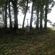 Kříž severně od Řesanic u výjezdu na pole