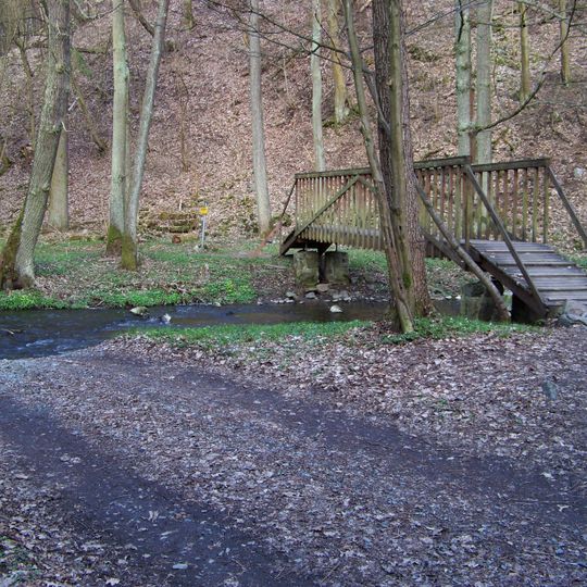 Lávka přes Mnichovku západně pod Hláskou