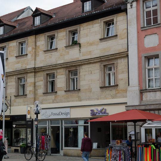 Wohn- und Geschäftshaus