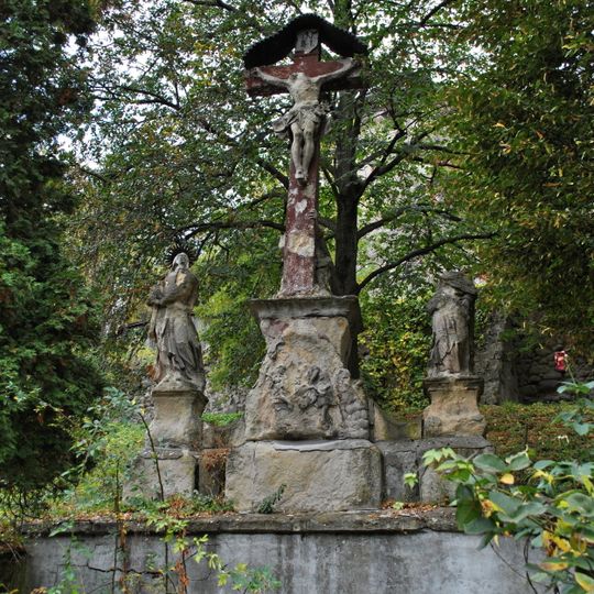 Golgota, súsošie malej kalvárie, kríž s korpusom na podstavci