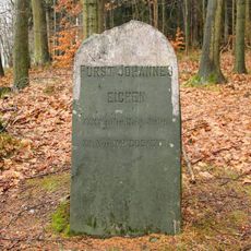 Lichtenštejnský památník v Hrabenově u hájenky