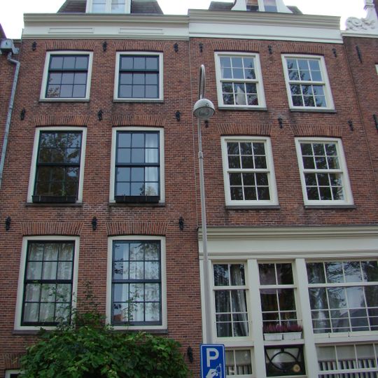 Pand met gevel met latere punttop