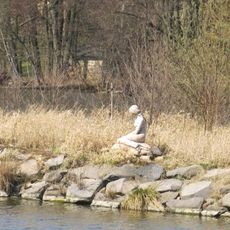 Socha vodní víly na ostrůvku v Markvartickém rybníku