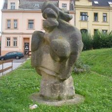 Kamenná plastika na Šafaříkově náměstí na Střekově