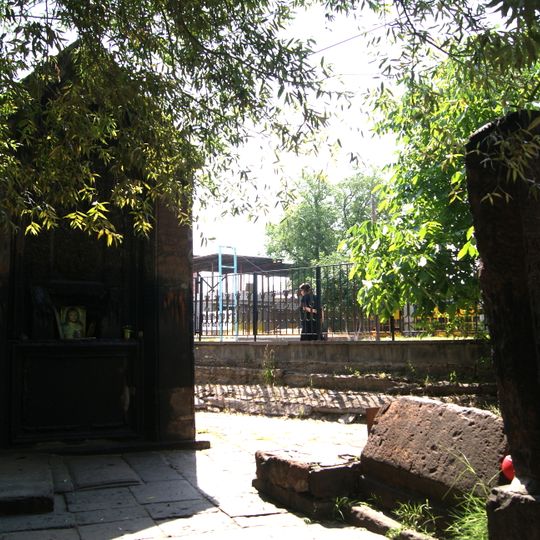 Petevani khachkar-tomb