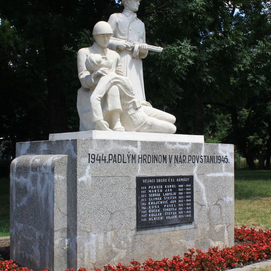 Pomník padlým v SNP, súsošie