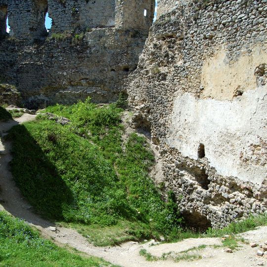 Hrad Lietava, nádvorie hradné I.