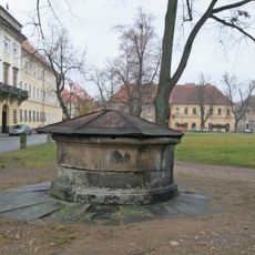 Čtyři studny na Masarykově náměstí - studna u čp. 2