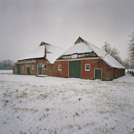 De Rollen, erf binnen omgrachting