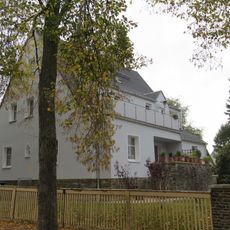 Einfamilienhaus mit Garten und Einfriedung Göbelstraße 2