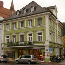 Wohn- und Geschäftshaus