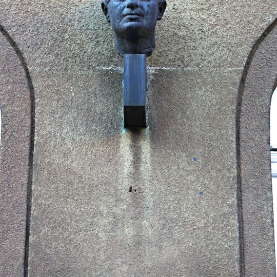 Pomník Bohumíru Budínovi padlému v květnu 1945 na domě Bělehradská 1187/44