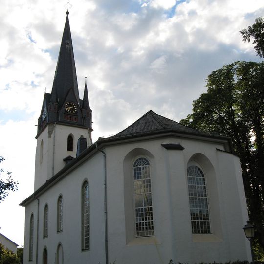 Evangelische Pfarrkirche und Kirchhof