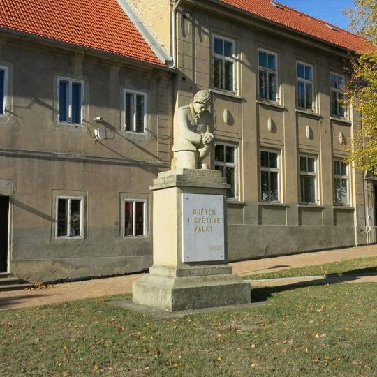 Pomník padlým v 1. světové válce na náměstí Míru v Březně