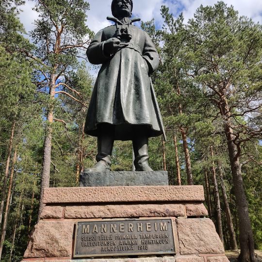 Mannerheim statue
