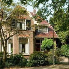 Kleine villa met schuurtje