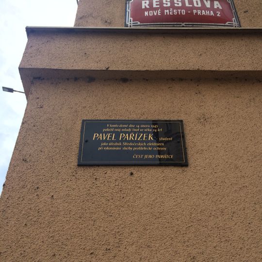 Pamětní deska Pavla Pařízka v Resslově ulici v Praze