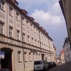 Schul- bzw. Stiftsgebäude (Waisenhaus; Knabenschule; Beginenstift) Waisenhausstraße 2