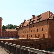 2 skrzydła gospodarcze