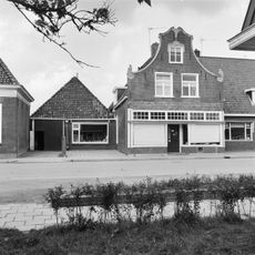 J.P. van der Bildtstraat 8, Vrouwenparochie