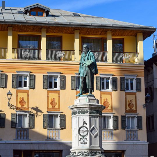 Statua raffigurante Tiziano Vecellio