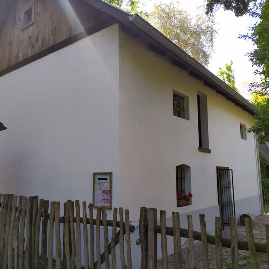 Pobrežný vodný mlyn