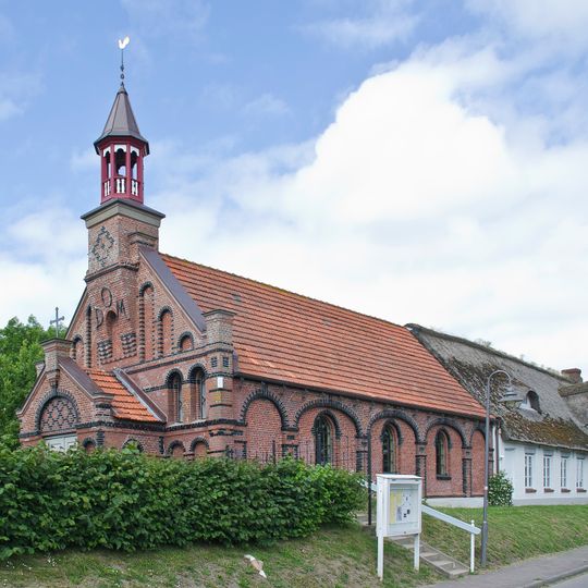 Altkath. Kirche „St. Theresia“ mit Ausstattung und Pfarrhaus