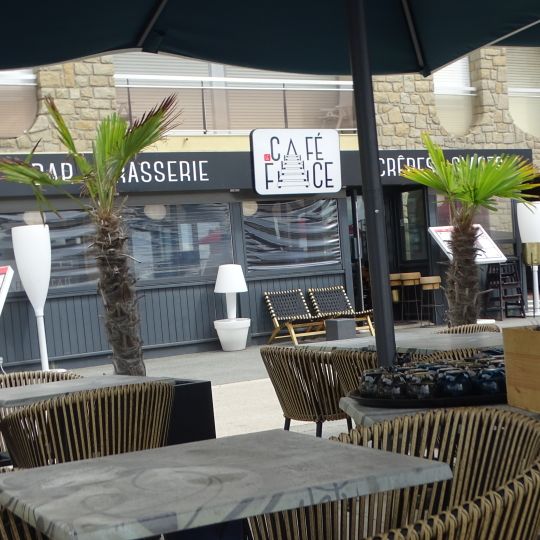 Le Café Face