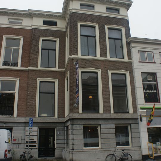 Statig woonhuis van harmonische architectuur