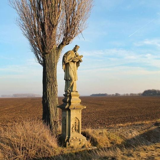 Socha svatého Jane Nepomuckého u Dubčan na rozcestí