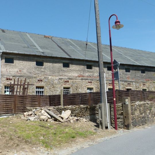 Wohnhaus , westliches Seitengebäude , südlicher Pferdestall mit Wagenhalle und östliche Scheune mit Anbau eines Freigutes Alte Belmsdorfer Straße 8, 8a, 8b