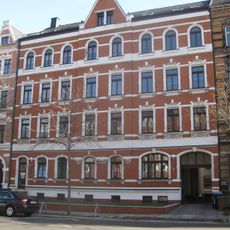 Mietshaus in geschlossener Bebauung mit Vorgarten Blankenauer Straße 4