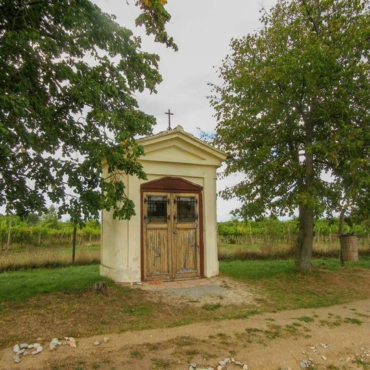 Kaplička svaté Anny u Valtic vedle polní cesty