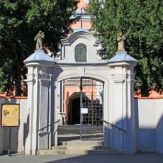 Ogrodzenie z bramami