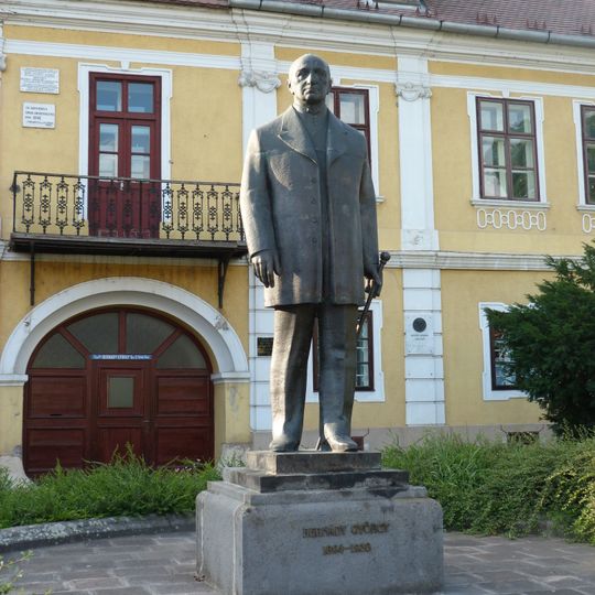 Statue of György Bernády, Târgu Mureș
