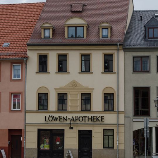 Apotheke und Wohnhaus in geschlossener Bebauung Markt 19