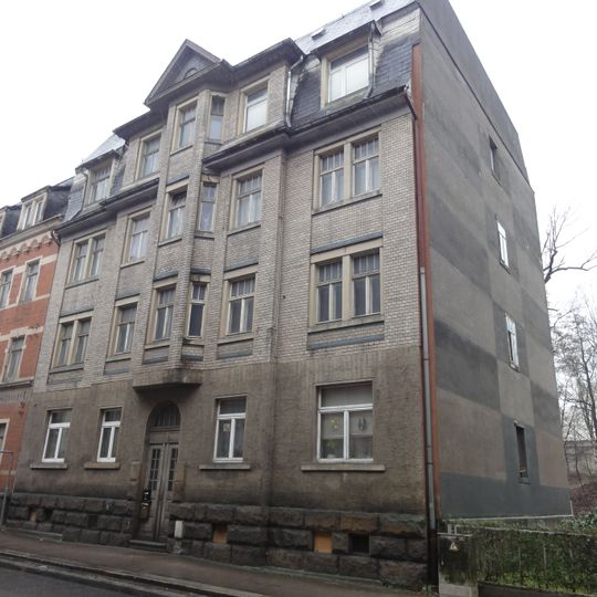 Mietshaus in halboffener Bebauung August-Bebel-Straße 5