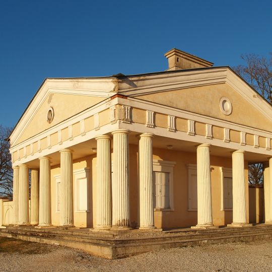 Raadi mõisa väravahoone