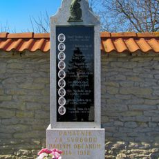 Pomník padlým v Sebranicích na hřbitově