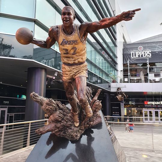 Statue of Magic Johnson