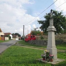 Kříž v Jetenovicích u křižovatky