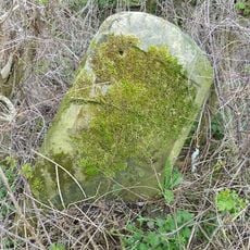 Milestone, W of Syresham
