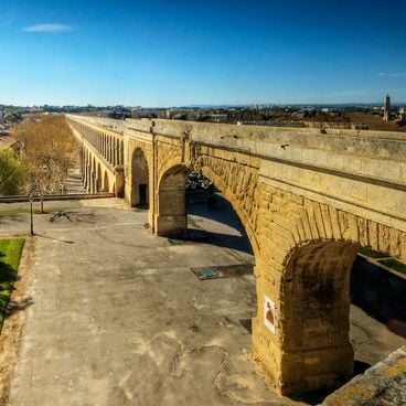 Stone bridges for water: old aqueducts you can still see