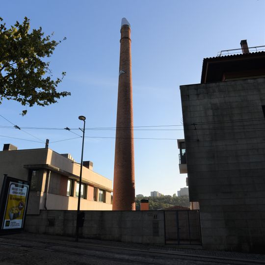 Prédio sito na Rua da Restauração nº 120, Espaço B, piso 3