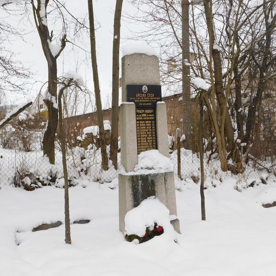 Pomník padlým v Oplanech