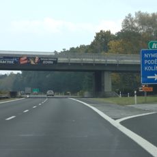 Most silnice I/38 přes dálnici D11 u Kluku