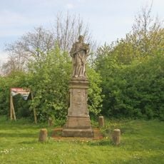 Sousoší sv. Jana Nepomuckého a sv. Františka z Pauly na podstavě