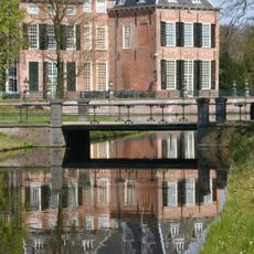 Kasteel Duivenvoorde: Brug over de vijver
