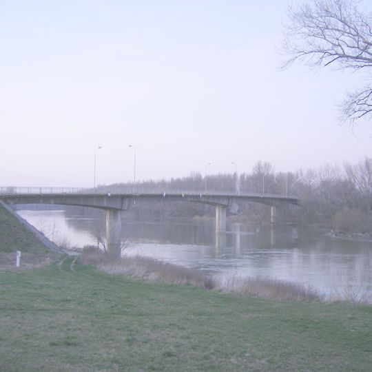 Road bridge over the Váh in Kolárovo